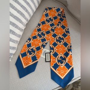 Gucci Silk Neck Bow